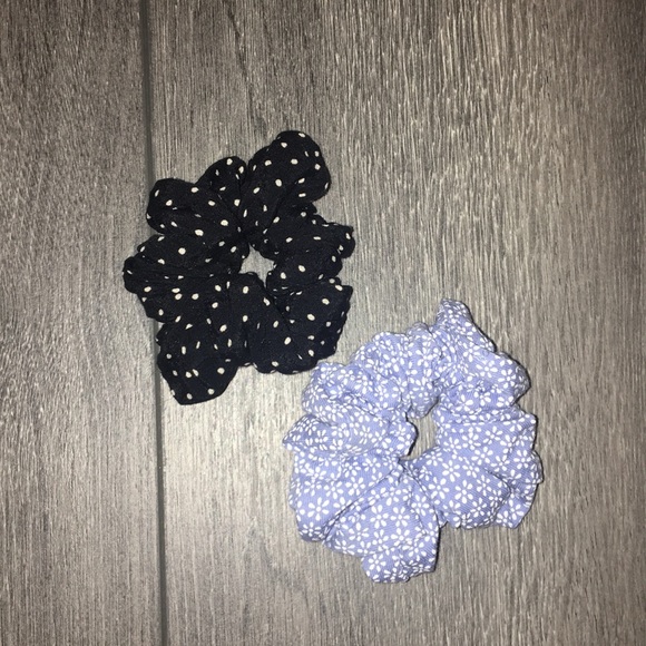 Brandy Melville Accessories - NWOT Brandy Melville Scrunchies